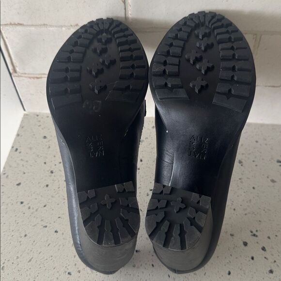 Naturalizer Callie-Moc Black Leather Block Heel Loafers Gold Chain Size 9.5 EUC - Picture 8 of 12